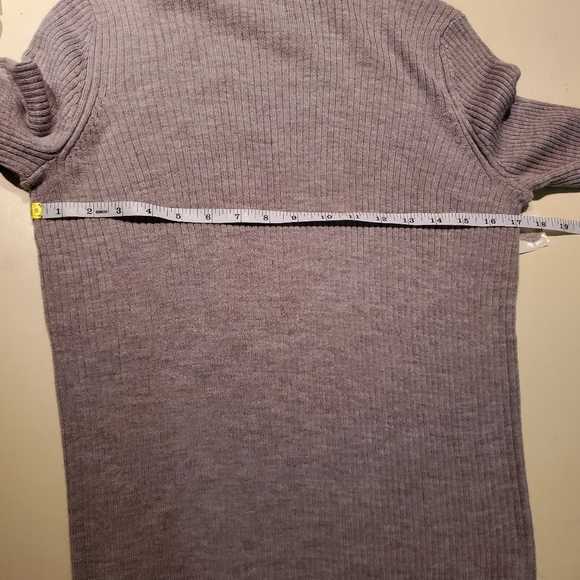 Saks Fifth Avenue Gray Turtleneck Sweater. Size L - Picture 3 of 7